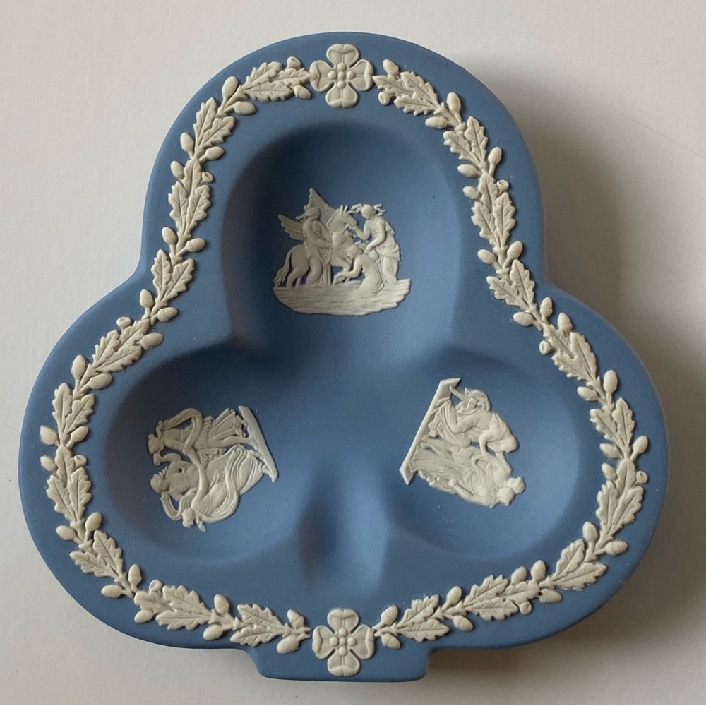 Wedgwood Jasperware Clover Shaped Trinket Dish Vintage Blue 4.5” Card Games EUC